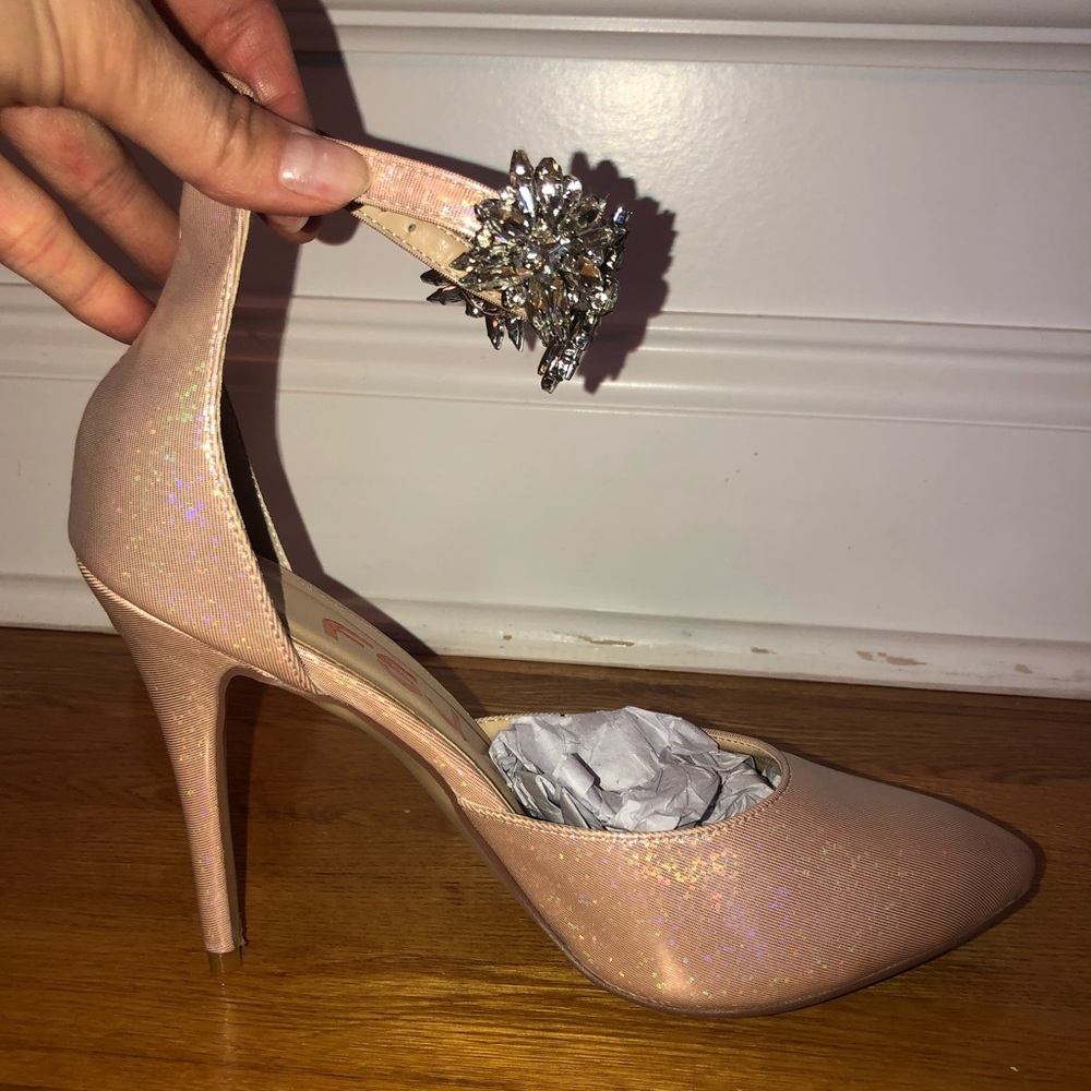 Rose gold pump